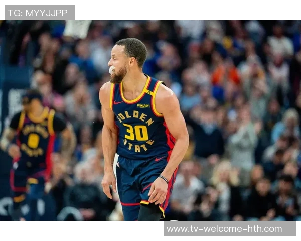 库里盛赞巴特勒训练赛表现出色攻防两端展现统治力