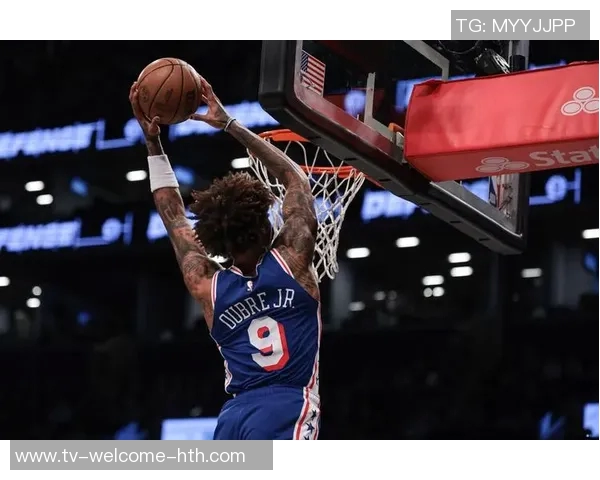 乌布雷半场表现全面贡献12分5板2助2断1帽展现全能实力