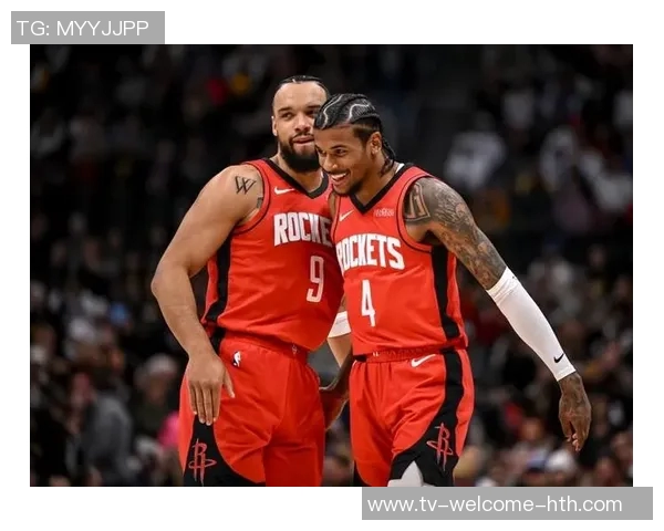 狄龙三分球表现出色半场15分3篮板助力球队争胜