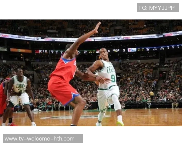 隆多分享抢篮板秘诀身高185米却能单场摘下14个篮板的奥秘